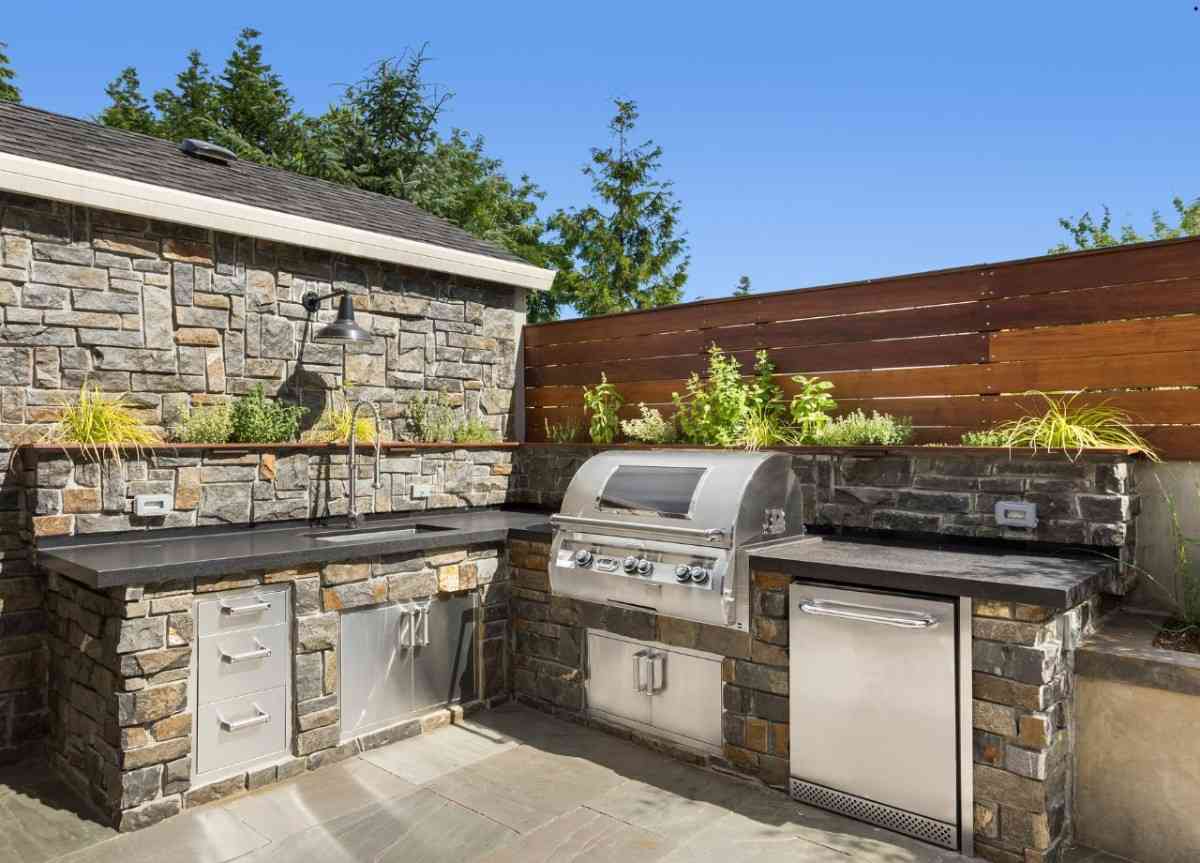 Outdoor Kitchen Cabinets for Jacksonville Homes BBQ space
